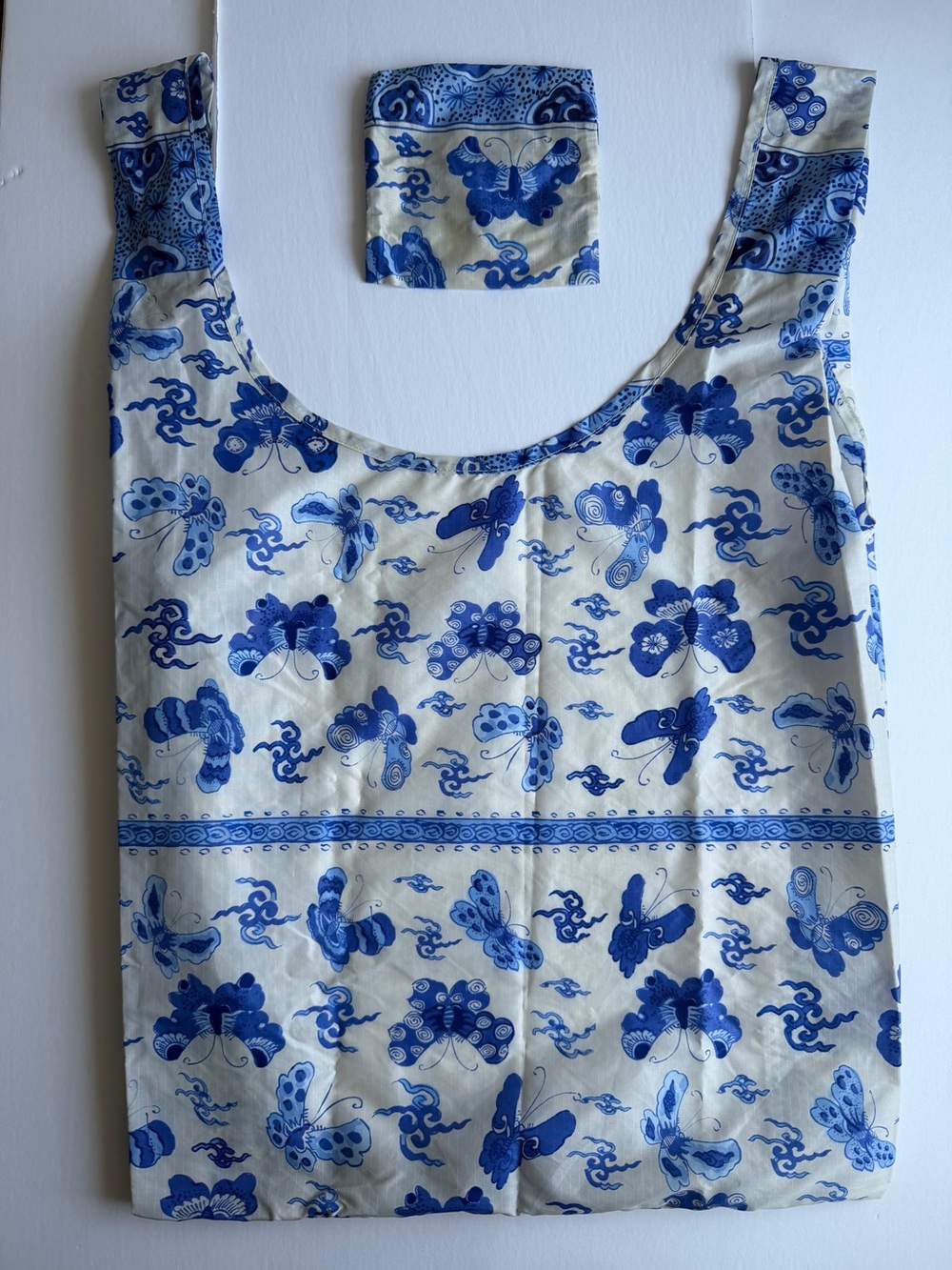 NWOT BAGGU MET Blue & White Butterfly Standard Size LAST ONE - Picture 2 of 5